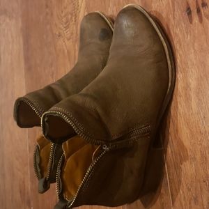 Vince Camuto, size 8, ankle zip boots, brown/Taupe